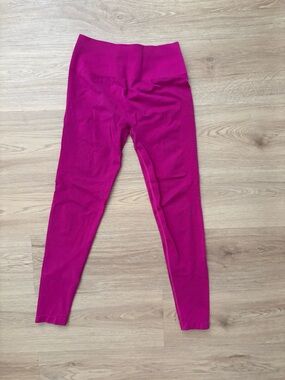 Alphalete seamless scrunch legging
Pink